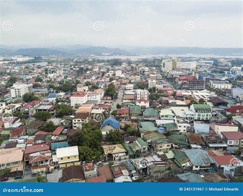 Olongapo (City, Philippines) .